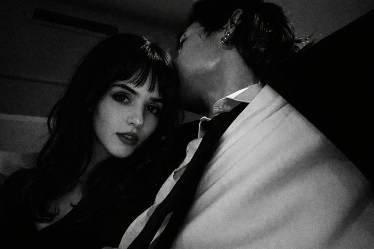 curuktabutlar's tweet photo. -“Durgun olan denizi sana baktığında dalgalanıyor.”
#takm ` @rubyeluv https://t.co/BcM3YxZd37