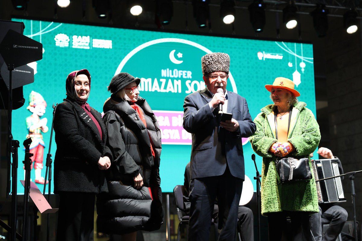 NiluferBel's tweet photo. #NilüferRamazanSokağı’nda Bursa Birleşik Kafkasya Derneği’nin sahne aldığı akşamda, Kafkas danslarının ritmi Cumhuriyet Meydanı’nı sardı.
Geleneksel danslar ve alkışlarla Ramazan akşamı kültürle buluştu.
#HerkesinSesiHepimizinNilüferi https://t.co/DBbqzR6O49