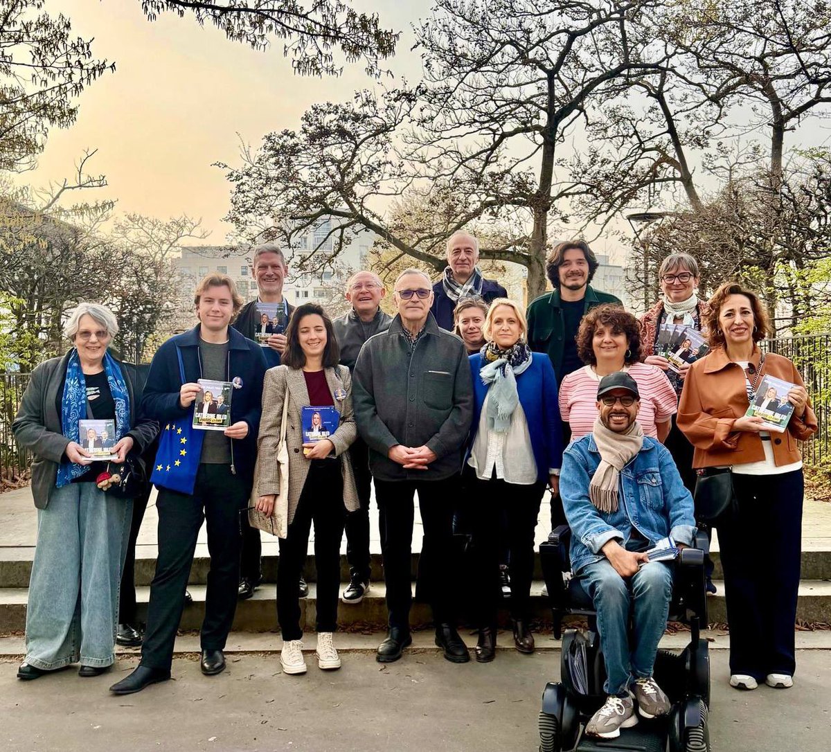 J_Meurin's tweet photo. 📆 J-7. Nous étions mobilisés tout le week-end, dans la rue, à la rencontre des gens, à porter la voix de @CatherineIbled.

Parce qu’une élection ça se gagne trottoir après trottoir porte après porte.

La dynamique est là. Soyez-en 💪

Les 15 et 22 mars, votez @CatherineIbled 🗳️ https://t.co/o0W3vzyPfd