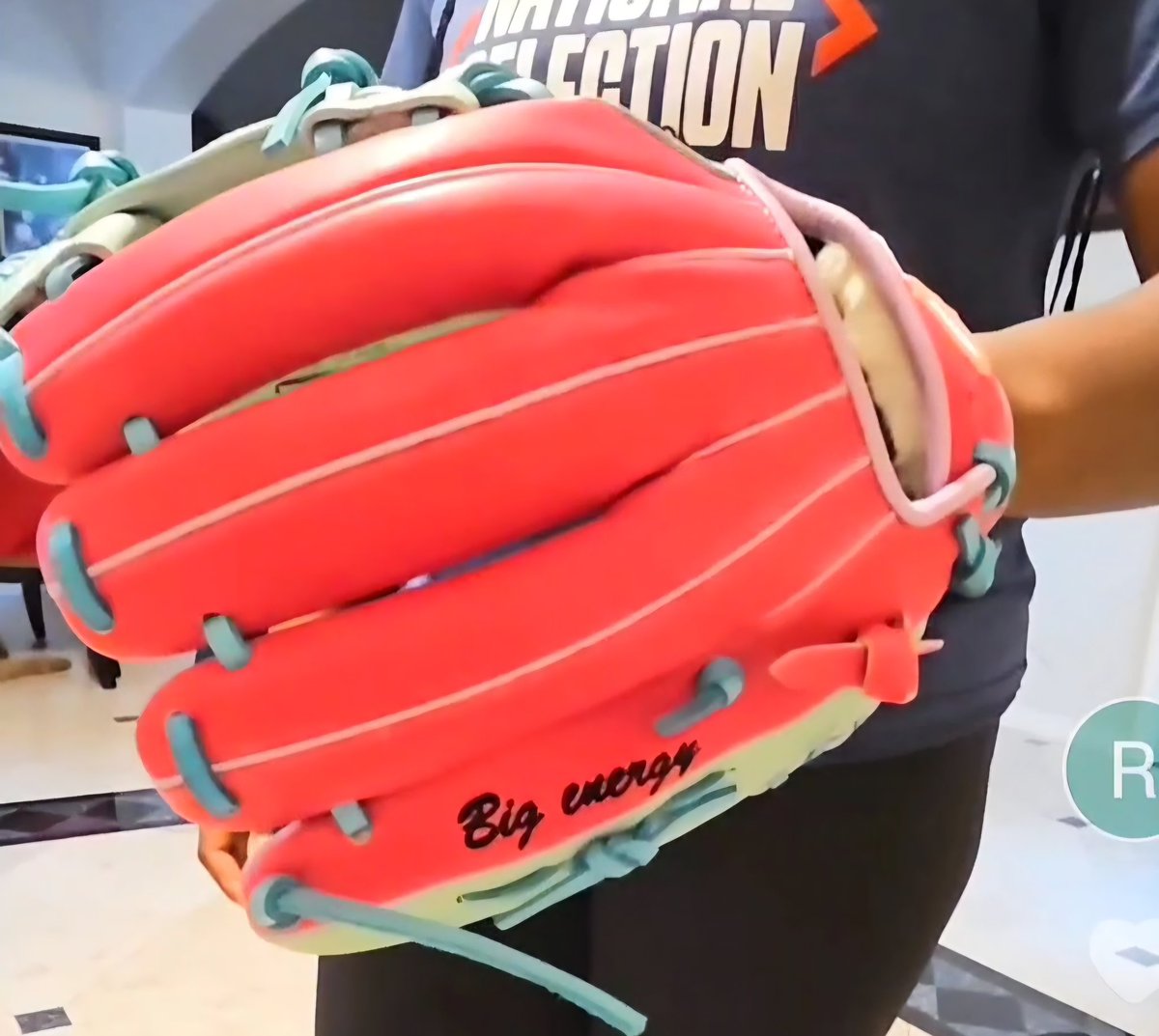 Dani Jones tweet media