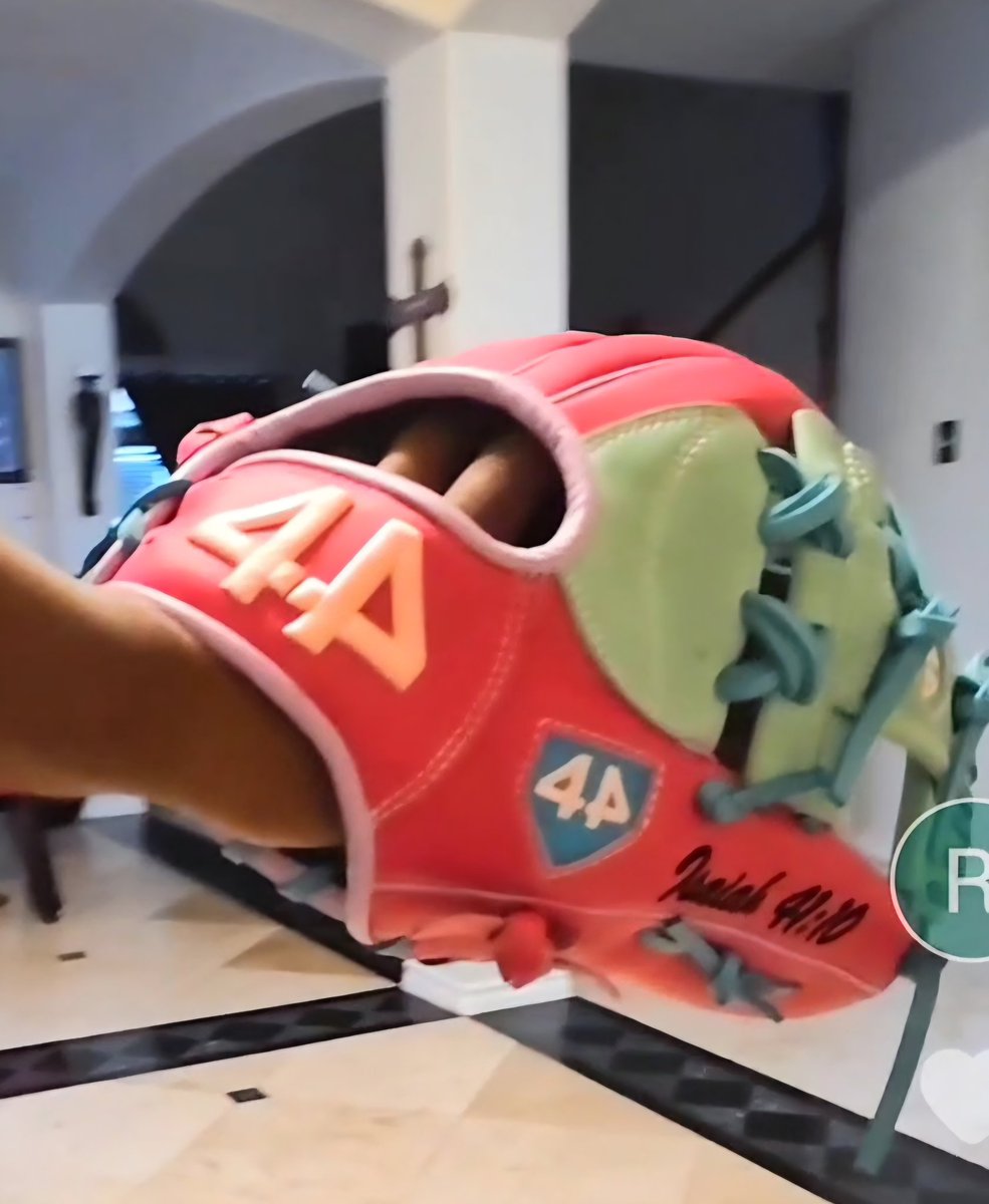 Dani Jones tweet media