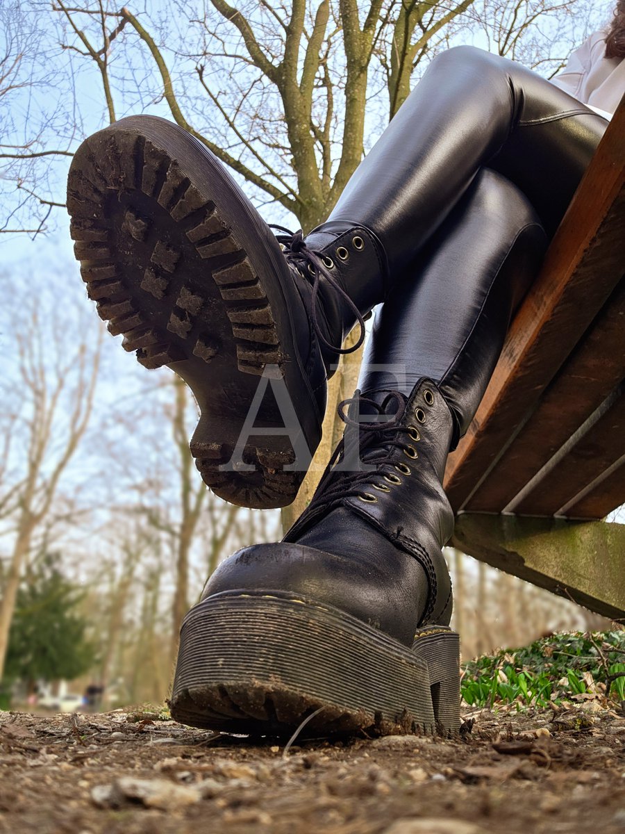 AlidaFindom tweet media