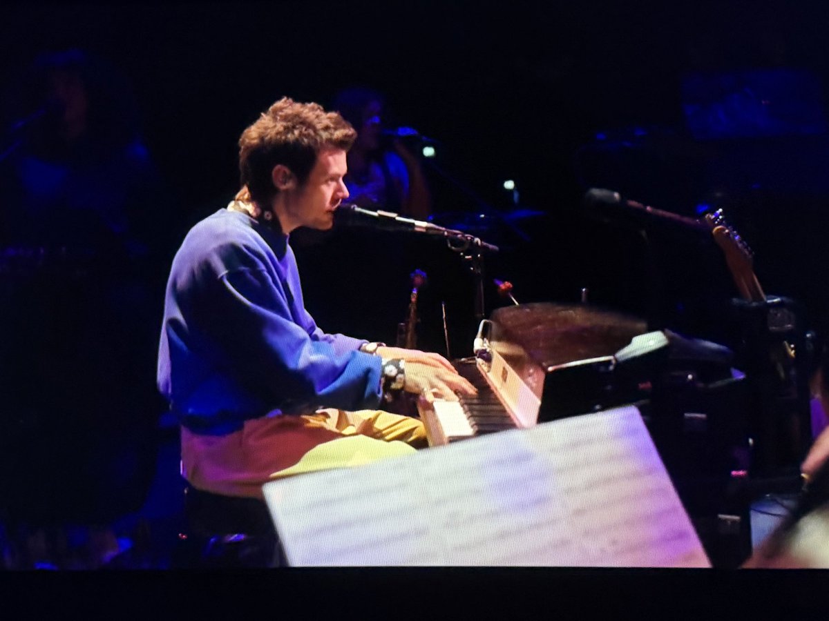 WHEN MOM SAYS WE HAVE HARRY STYLES AT HOME SHE MEANS IT NOW.