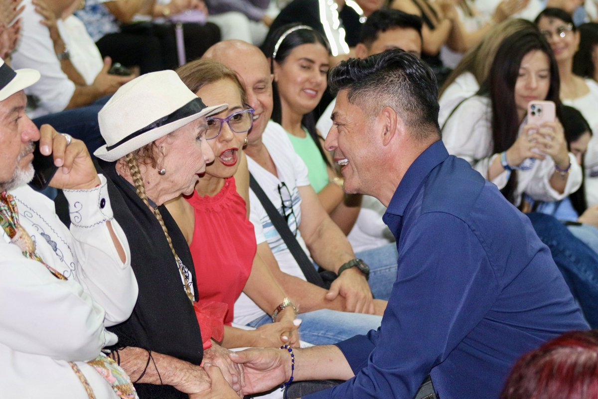 Mujeres, lo más divino de la creación. Felicidades en su día, un día para recordar la valentía y berraquera que las caracteriza. Son irreemplazables 💐💙Gracias por enseñarnos tanto y siempre ser el motor de la sociedad.