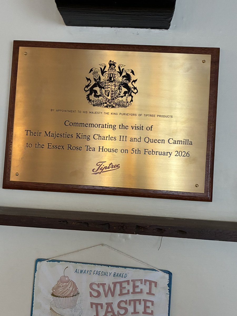 RoyalsOther's tweet photo. On Friday I had afternoon tea with a friend at the Essex Rose Tearoom in Dedham, visited last month by the King and Queen. Across the road was a very tongue in cheek blue plaque on a pub not visited by the King and Queen. https://t.co/ERBugXP0Kp
