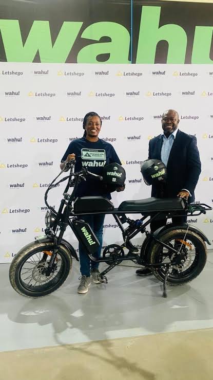 PandaCole1's tweet photo. EPA wa laho, assist me make I fit buy this bike use am they do deliveries 🚚 
@plutomaniapopi epa wa laho abeg https://t.co/cEcmLOjRyx