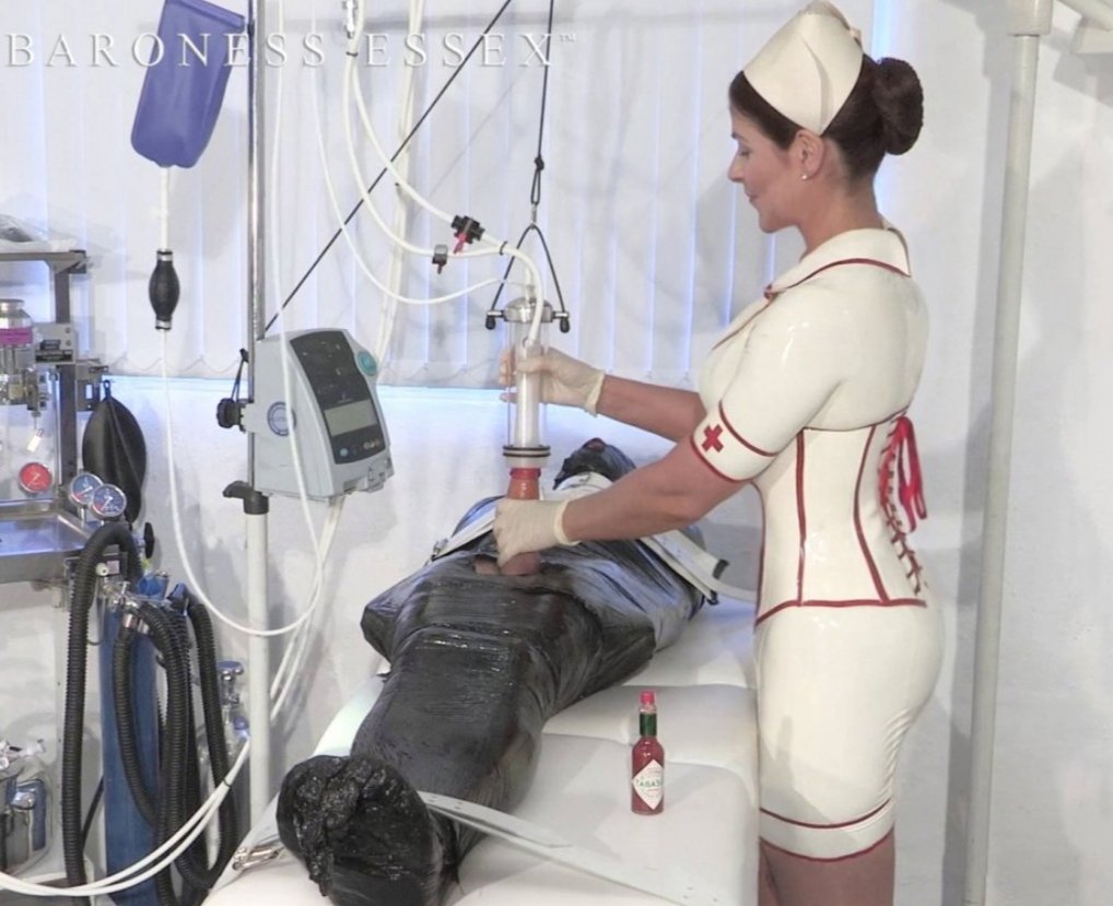 Baroness's lapdog 🐕👠🧎 tweet media