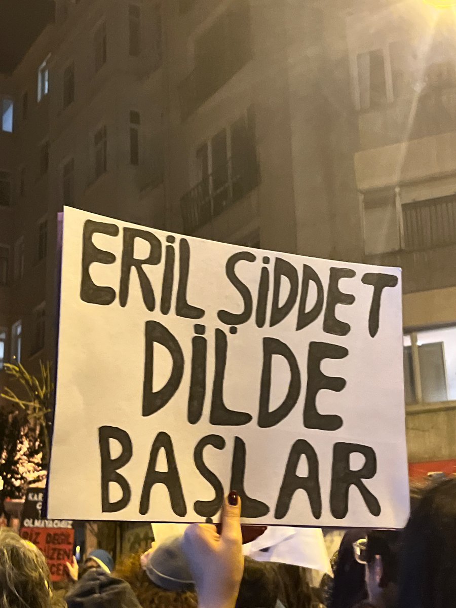 pinaricinn's tweet photo. 8 Mart, eşitliğin, dayanışmanın ve dünya kadınlarının mücadelesinin günüdür.
Patriyarkal düzen karşısında değişim, kadınların yüzyıllardır kadın kadına dayanışmayla verdiği mücadeleyle mümkün oldu ve olmaya devam ediyor. 

#FeministGeceYürüyüşü #8M2026 https://t.co/a3XND1C4Lf
