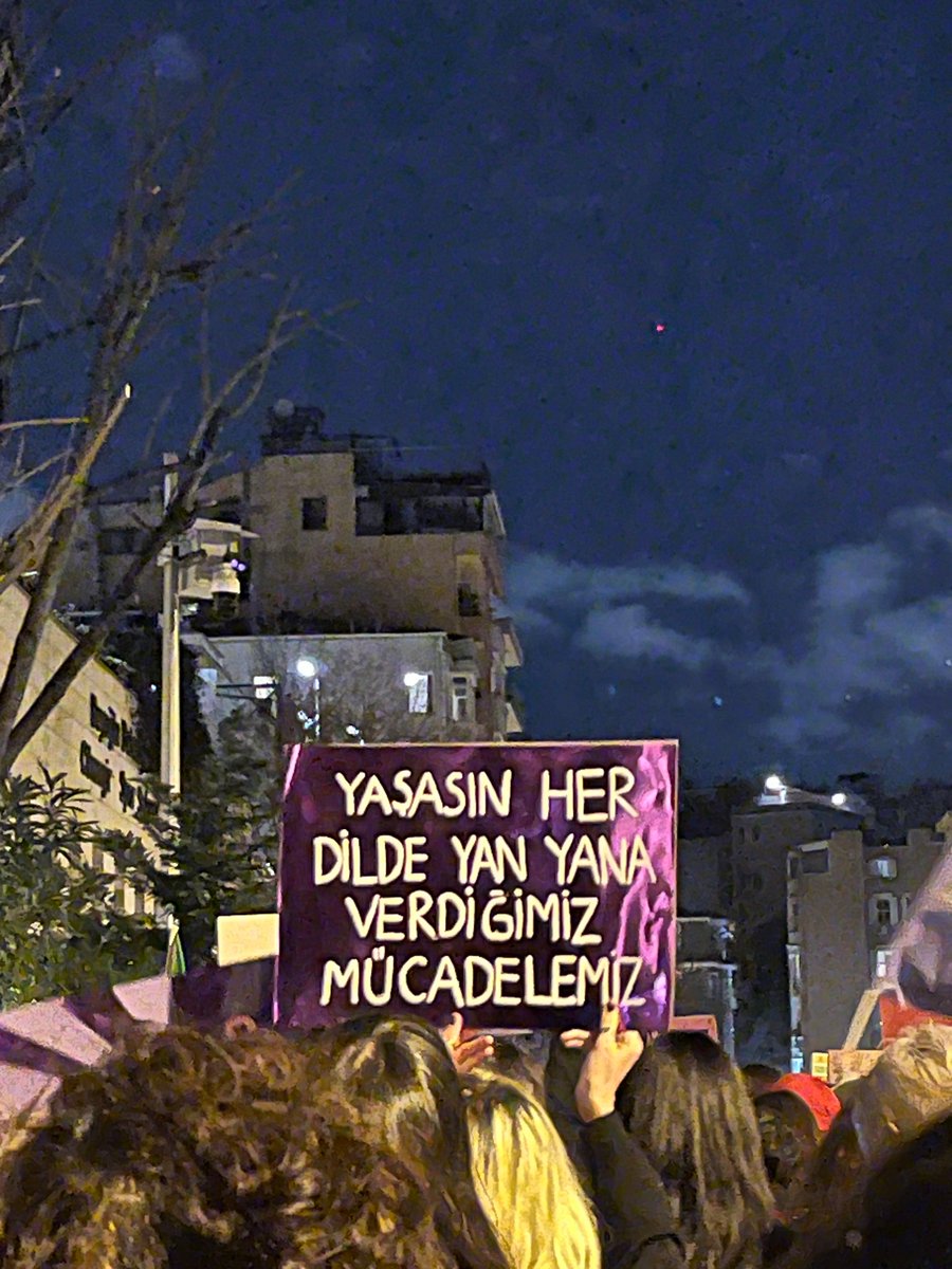 pinaricinn's tweet photo. 8 Mart, eşitliğin, dayanışmanın ve dünya kadınlarının mücadelesinin günüdür.
Patriyarkal düzen karşısında değişim, kadınların yüzyıllardır kadın kadına dayanışmayla verdiği mücadeleyle mümkün oldu ve olmaya devam ediyor. 

#FeministGeceYürüyüşü #8M2026 https://t.co/a3XND1C4Lf