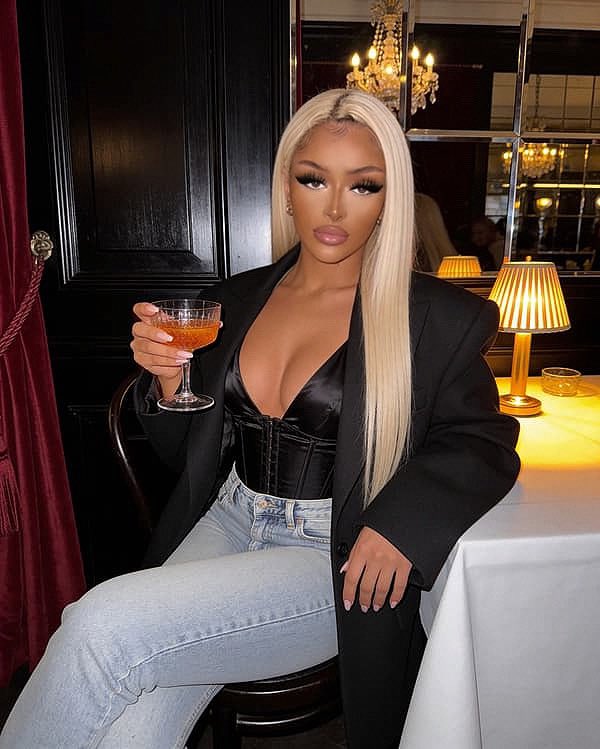 WorshipJorja's tweet photo. Sunday night cocktails durrrr. Start sending losers 🍹

BNWO FINDOM FEMDOM CUCK FEET https://t.co/NYWxdxMrDz