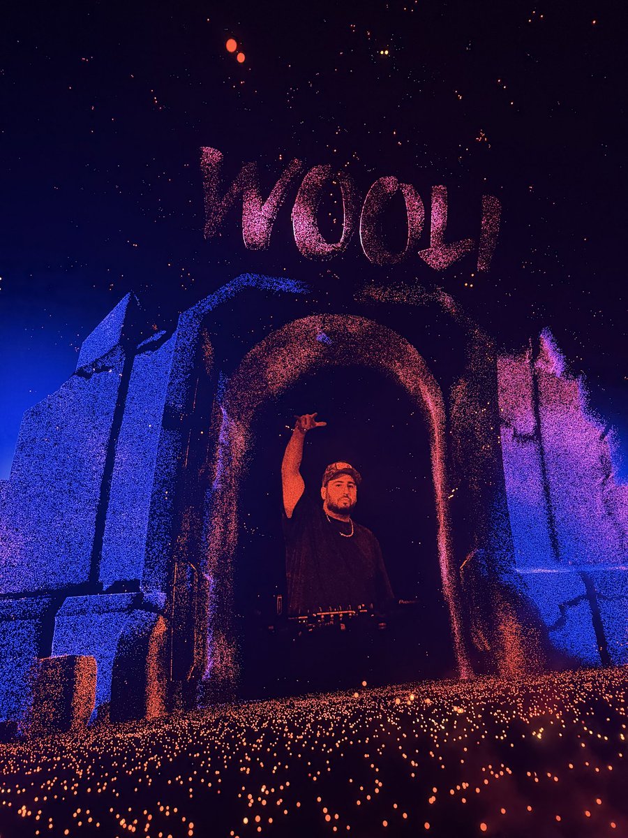 TheBlueDreamOG's tweet photo. @woolimusic Thank you so much for such a great show. You’re amazing. ❤️🙏 #wooli #sphere #LasVegas #illenium https://t.co/TIc8eUdDO3