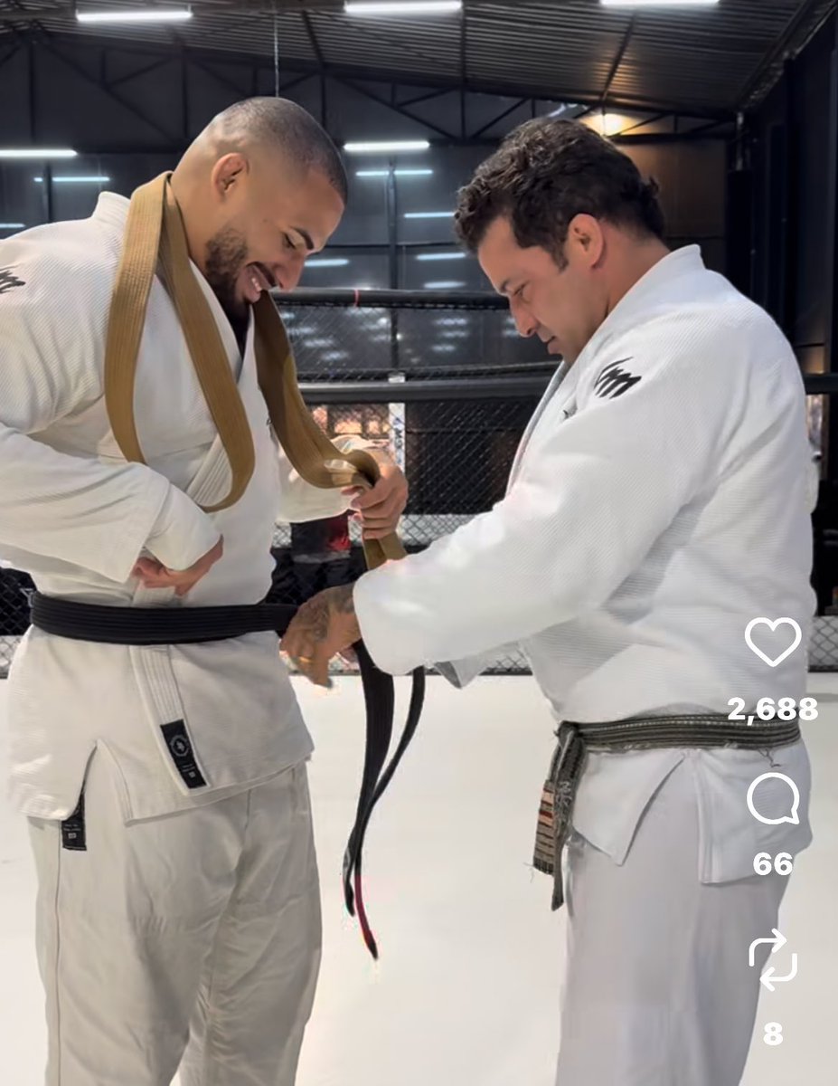 TheUFCGirl's tweet image. Looks like Vitor Petrino (-250) has suffered a broken hand. 

His opponent is Steven Asplund (+200) 7-1 6 KO’s #UFCVegas114