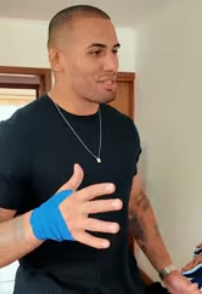 TheUFCGirl's tweet image. Looks like Vitor Petrino (-250) has suffered a broken hand. 

His opponent is Steven Asplund (+200) 7-1 6 KO’s #UFCVegas114