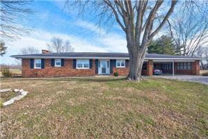 keysigrealty's tweet photo. 1235 Timber Ridge Drive - home, great new price! https://t.co/ZyfSJFlsLc Huntingburg real estate https://t.co/fu469si1gB