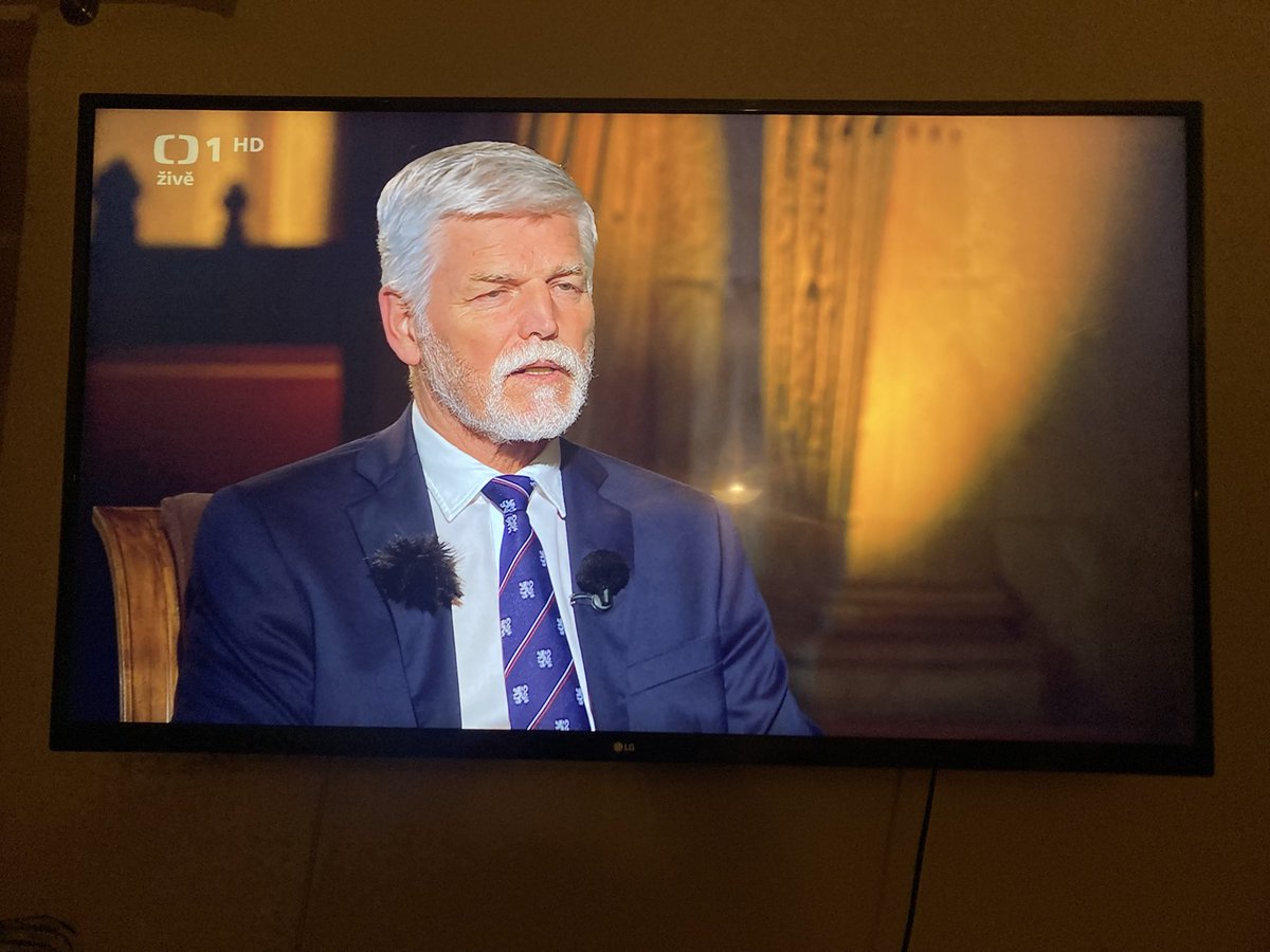 Jiří Karásek V4CZexit #RuskoJeHovno#nechciruskýmír tweet media