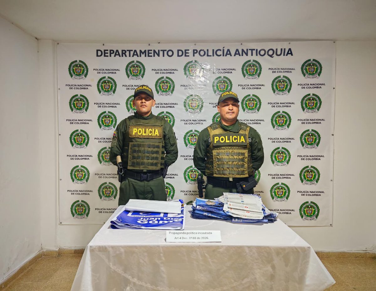 Policiantioquia's tweet image. En #SanRoque incautamos propaganda política por violar normas electorales durante procedimiento de control. Se aplicó comparendo por incumplir el Decreto 0188. Incautados: 300 afiches, 4 pendones y 280 tarjetas. Seguimos garantizando orden, seguridad y transparencia electoral.