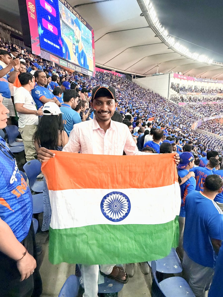 AdlingeMohan's tweet photo. Hum jeet gayeee...
Hum jab bhi India ki match dekhne jaate hain, India ko jeetake hi aate hain! 🇮🇳🏏

#indiavsnewzealand #indiawinner🎉🎉❤️🤘
#TeamIndia 🇮🇳 #india #t20worldcup2026 https://t.co/x0Syq24WTT