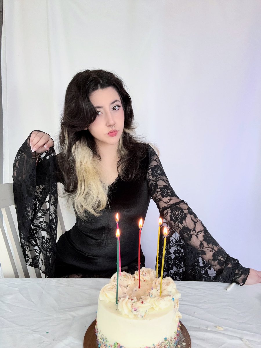 ✦ eve ✦ tweet media