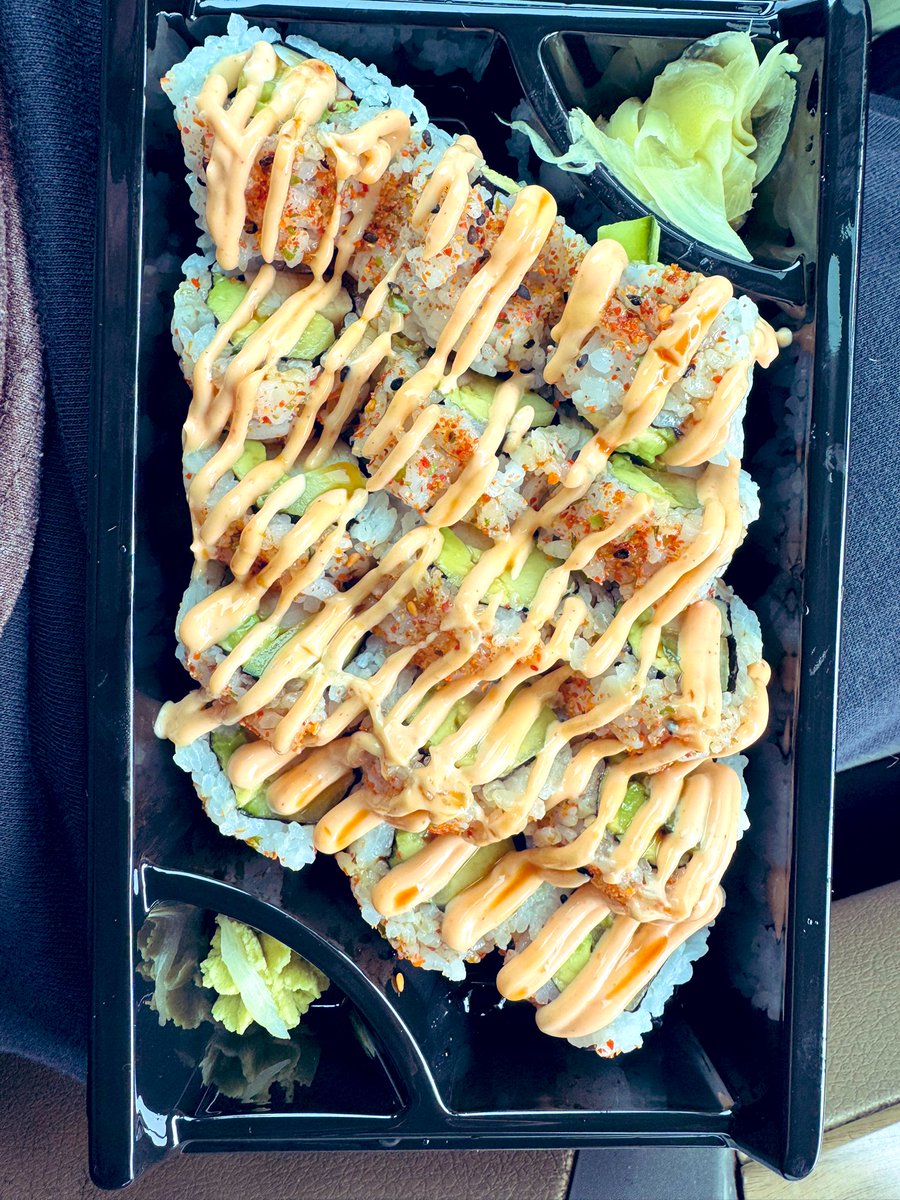 jaymartinez1973's tweet image. #Sunday #SundayMotivation #DaylightSavingsTime #Food #Foodie #Lunch thank u for lunch @HEB fresh sushi 🍣 on point 👌🏾