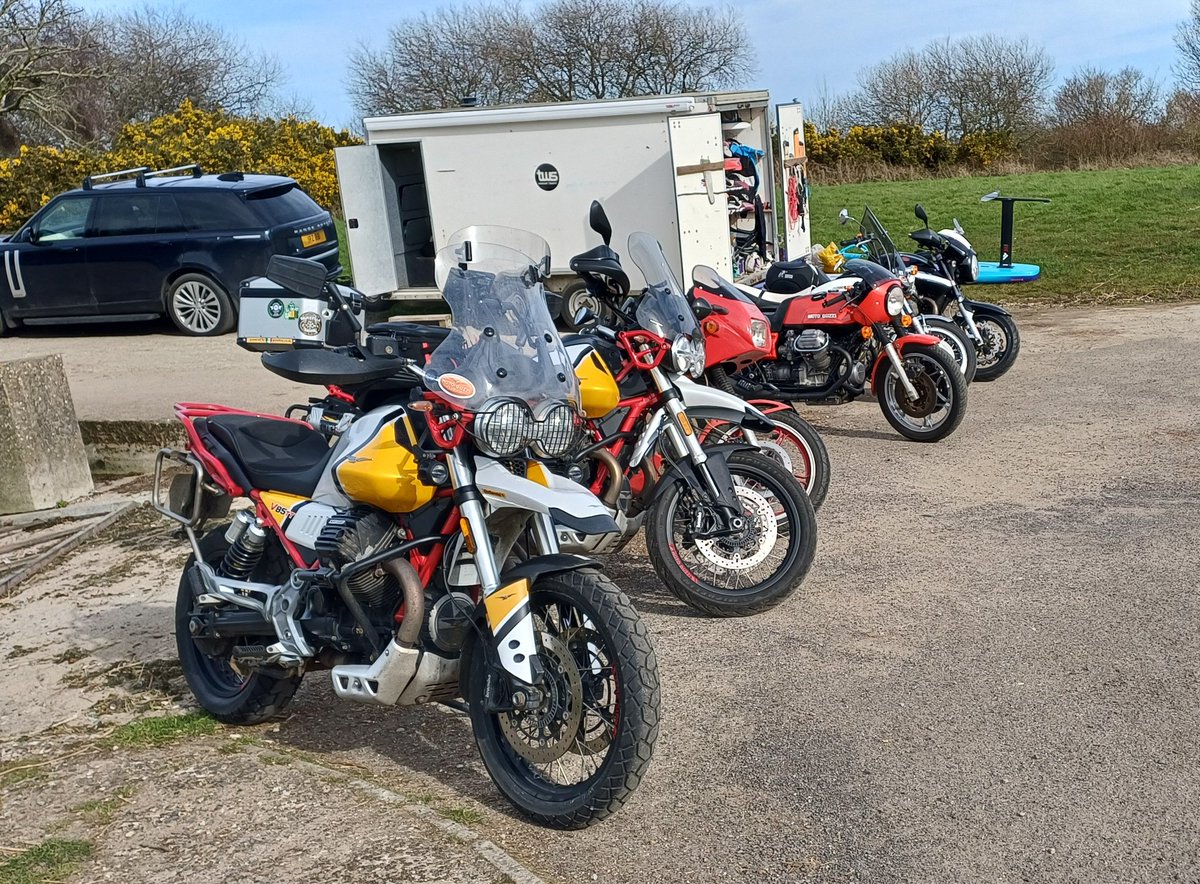 BulldogBDX's tweet photo. 1st dry #NIGuzzis meet of the year 😁
The usual civilised meet but did involve accompaniment with a Mk.1 Lemans across the #Dromore #Lurgan road. Most of you won't know it but it's a niiiiiice road 😏😎 https://t.co/XjU1nEdRZp