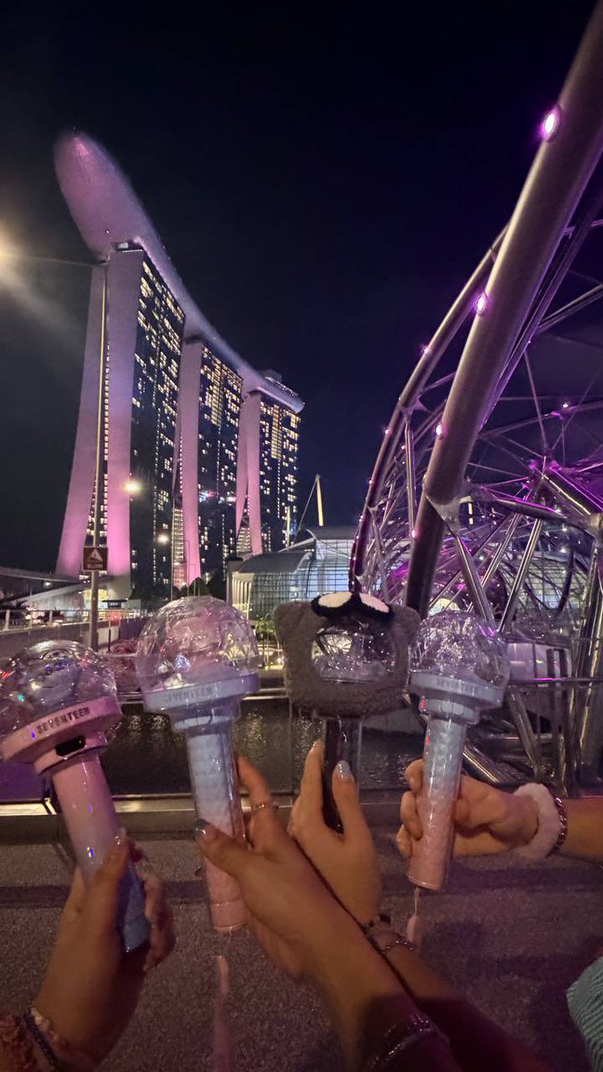 slyrxn's tweet photo. Seventeen Light Up MBS!! https://t.co/5atr7Il1Ry