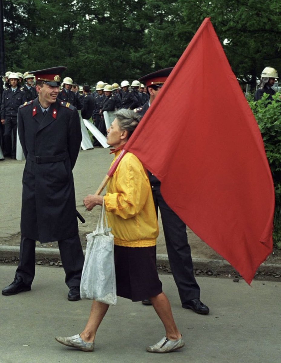edon0r's tweet photo. "Mi perspectiva marxista me señaló con una claridad esclarecedora que la liberación de la mujer sólo podría tener lugar como resultado de la victoria de un nuevo orden social y un sistema económico diferente" 

Alexandra Kollontai https://t.co/kCL9L03Bdl