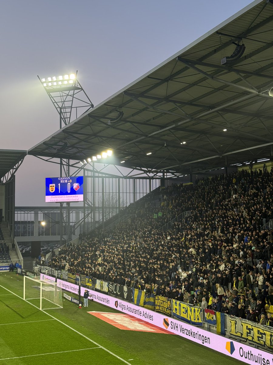 Road to the Eredivisie 🔜 Prachtig dat Sandor van der Heide en het broertje van Baouf de twee schilden konden uitreiken aan de winnaars vandaag 👏🏼👏🏼 #cambuur