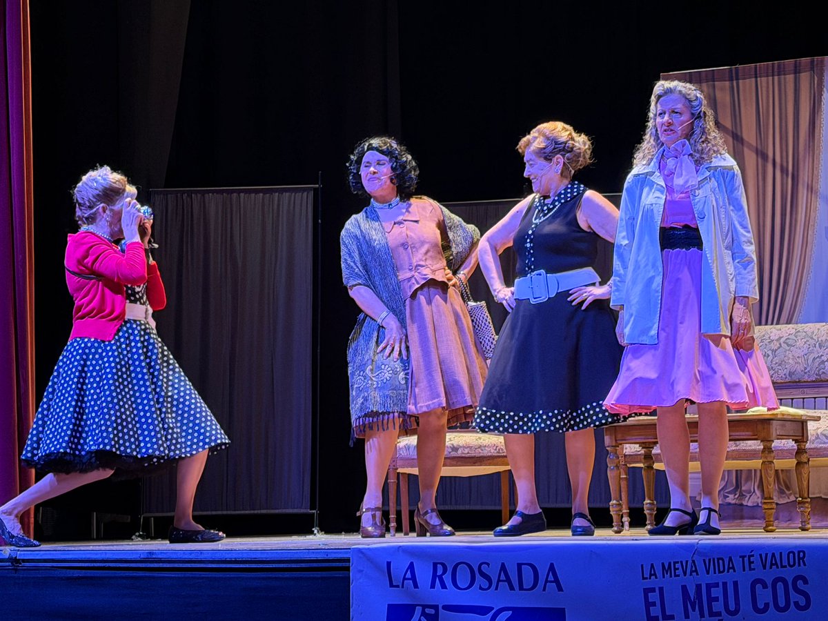 ERC_Borges's tweet photo. Ahir vam gaudir, en el marc del #8M, de l’obra de teatre ‘Silenci. Cas tancat’, interpretada pel grup de teatre Rellotge de Sorra Garriguenc 🎭 

👉🏻 La regidora Montse Casals, acompanyada l'Agrupació de Comerciants i de l’Associació La Rossada, va llegir el manifest feminista 💜 https://t.co/WBHwPFErkD