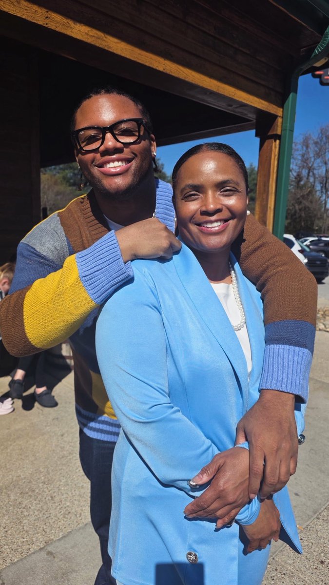 TiyonTC's tweet image. A country boy that loves his family
#Auntie