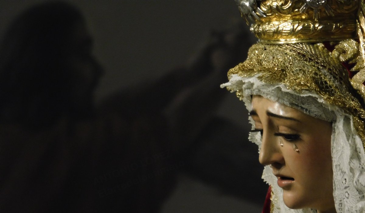 Diálogos...
<a href="/HdadGranPoder/">Hermandad Gran Poder</a>