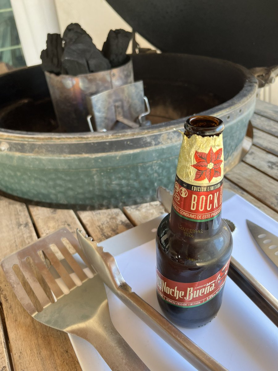 CiudadanoMex22's tweet photo. Excelente “sábado” de grill, el carbón ya se puso, y grill sin cerveza es sopa Maruchan.
#BigGreenEgg
#PimientaRe100Molida
#SalmonArrachera
Hoy no habrá hilo, solo les quise avisar que ya está el grill.
Como veo que les vale pito lo que pongo, pues hoy no voy a ponerlo🤷🏻♂️🤷🏻♂️🤷🏻♂️ https://t.co/Zdnn9NDILQ