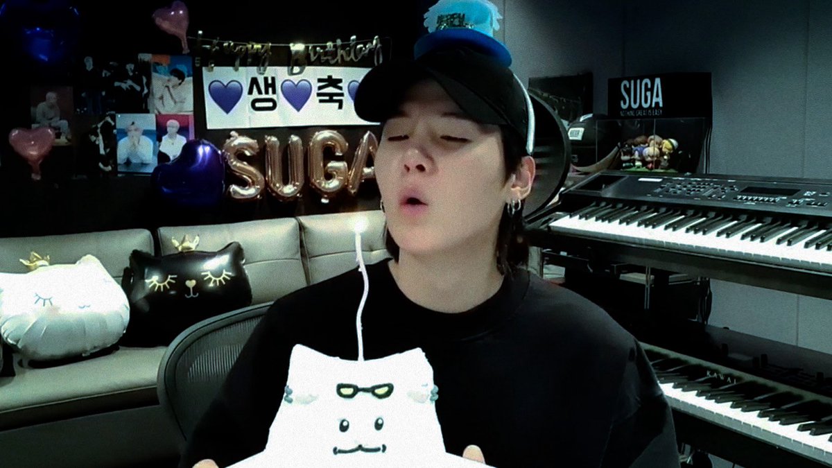 cattoncandyye's tweet photo. 🎂GIVEAWAY YOONGI BIRTHDAY💫

saldo e-wallet
100k for 4org

rules :
• folls only
• rt &amp; like
• rep foto &amp; doa untuk yoongi

📌 end tonight
goodluck🫶🏻 https://t.co/cToRbqRCRb