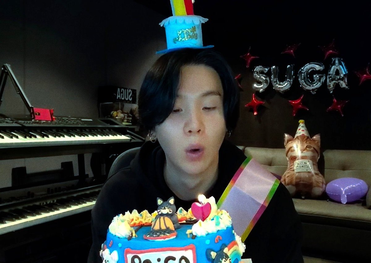 🎂GIVEAWAY YOONGI BIRTHDAY💫

saldo e-wallet
100k for 4org

rules :
• folls only
• rt &amp; like
• rep foto &amp; doa untuk yoongi

📌 end tonight
goodluck🫶🏻