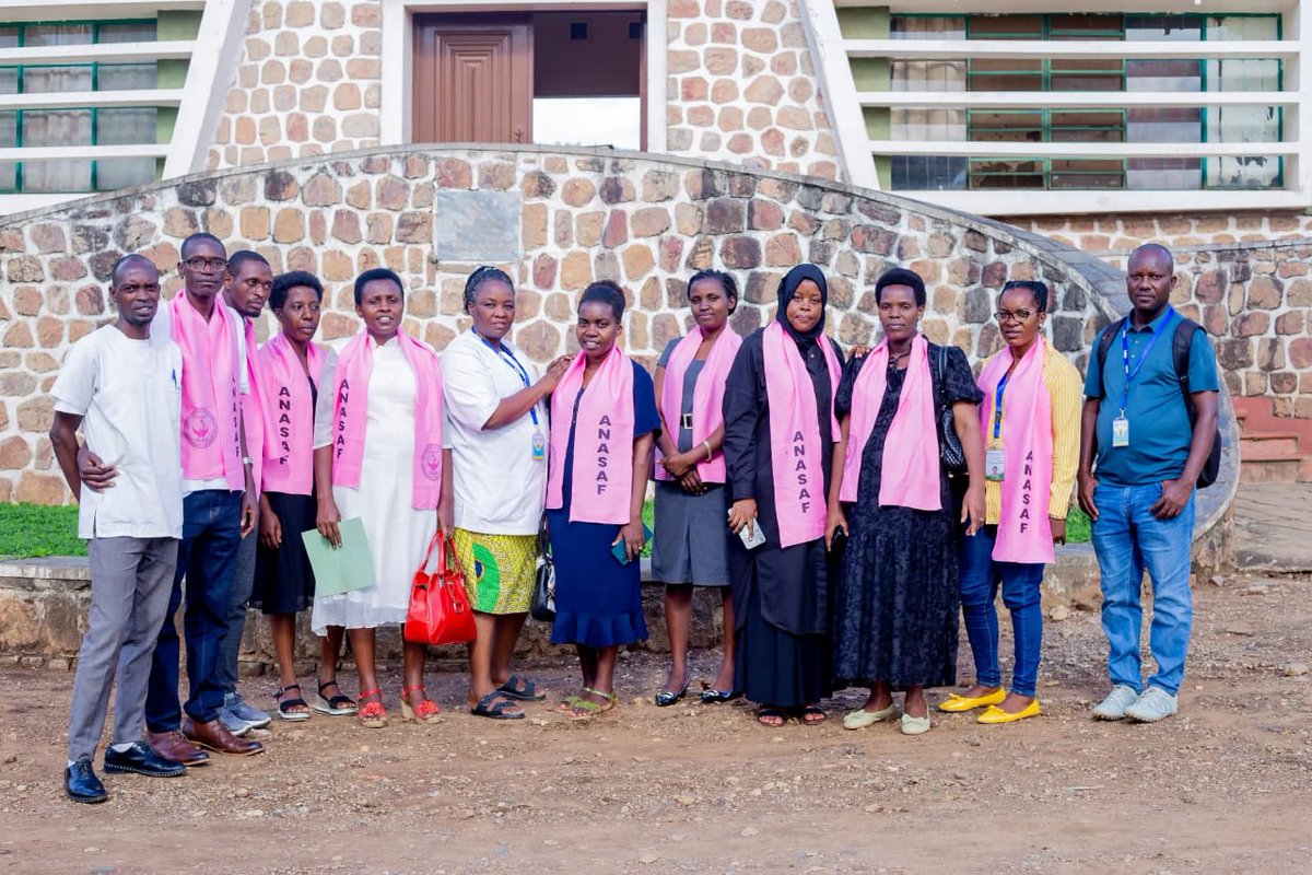 CNP_Kamenge's tweet photo. Chers @abatwip257 ,le @CNP_Kamenge adresse ses remerciements à toutes les personnes qui soutiennent nos malades par des dons : habits, nourriture,etc. Votre solidarité apporte espoir et dignité.Chacun peut aussi aider en contribuant aux frais d’hospitalisation des plus démunis. https://t.co/DCHGNfwOeT