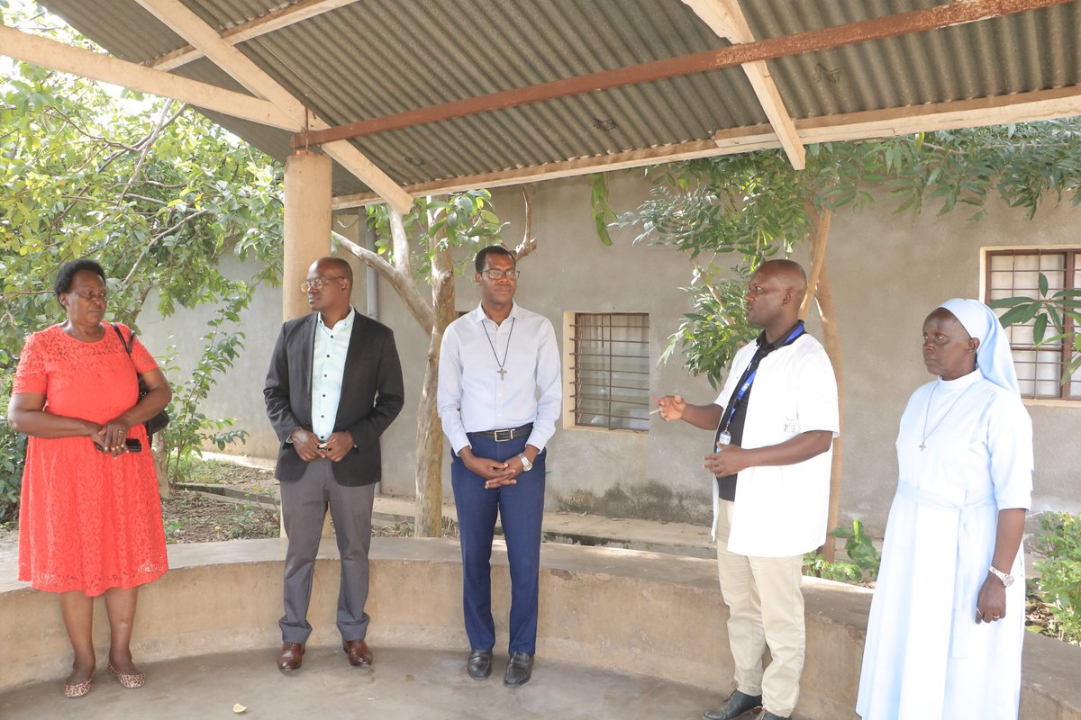 CNP_Kamenge's tweet photo. Chers @abatwip257 ,le @CNP_Kamenge adresse ses remerciements à toutes les personnes qui soutiennent nos malades par des dons : habits, nourriture,etc. Votre solidarité apporte espoir et dignité.Chacun peut aussi aider en contribuant aux frais d’hospitalisation des plus démunis. https://t.co/DCHGNfwOeT