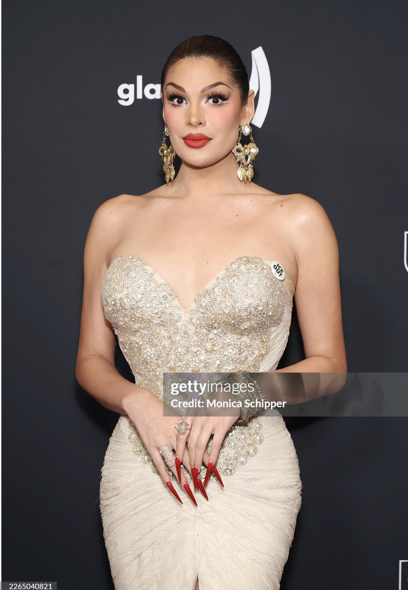 Drag_Crave's tweet photo. Valentina looks glorious for the 2026 GLAAD Awards in Los Angeles, California. https://t.co/XPq7LiLspa