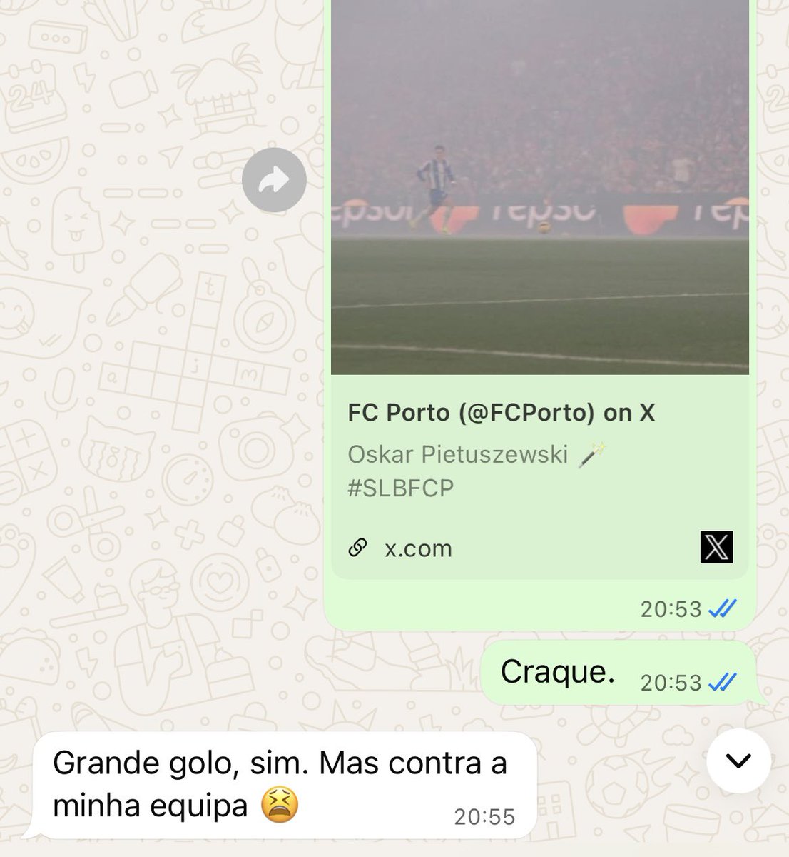 mmagierowski's tweet photo. Protip: nie wysyłaj klipu z golem Pietuszewskiego koledze  z Portugalii, jeśli się najpierw nie upewnisz, czy jest kibicem Benfiki, czy FC Porto. https://t.co/mPlKF5rvkD