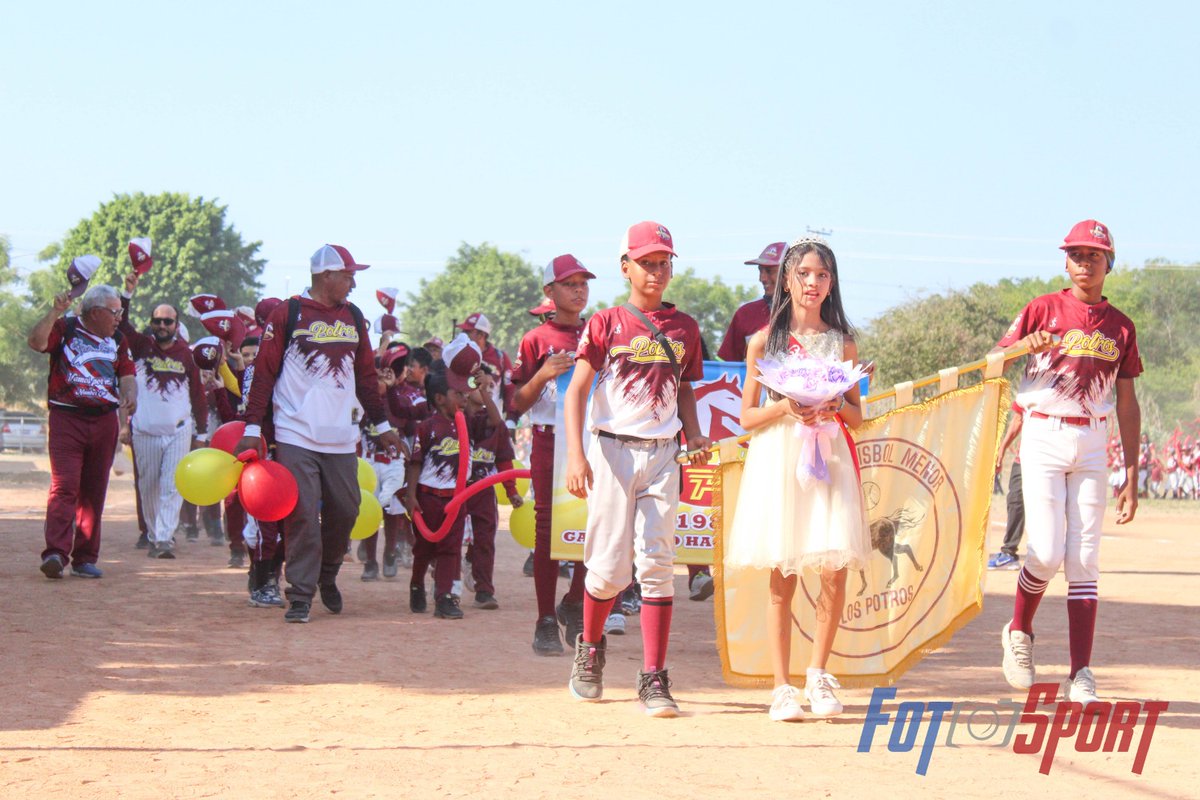 CBMLosPotros's tweet photo. ¡Este fin dimos partida 🐎 a un nuevo Torneo!

La potrera en pleno desfilando en la Inauguración del Campeonato de Mantenimiento 2026 de la @ligaince 🏆🥇  realizada en el IPSFA

Éxitos a todos nuestros equipos...

@AsoBeisAragua 
@FEVEBEISBOL https://t.co/1wSdgq7rtZ