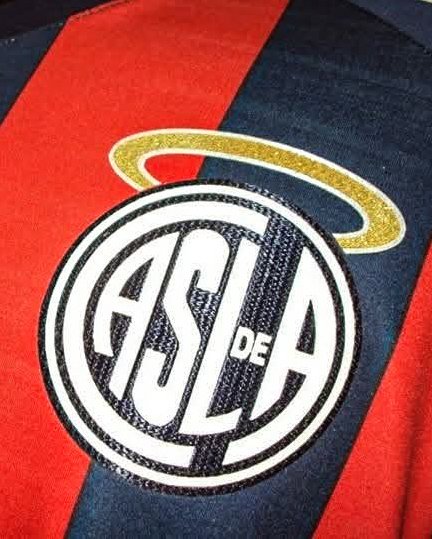En algún momento tiene que volver la aureola en el escudo de #SanLorenzo. 💫🔵🔴

Los Santos vienen marchando.