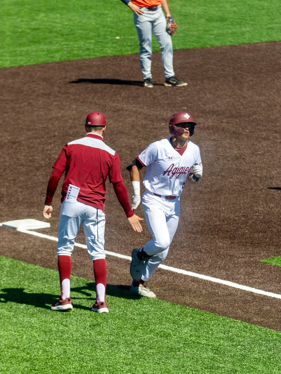 NCAABaseball's tweet photo. Birds down‼️

Aggies secure the win over No. 25 UTSA in Game 3 of the series, 5-4!

#NCAABaseball x 📸 @NMStateBaseball https://t.co/uk3NGNDjkt