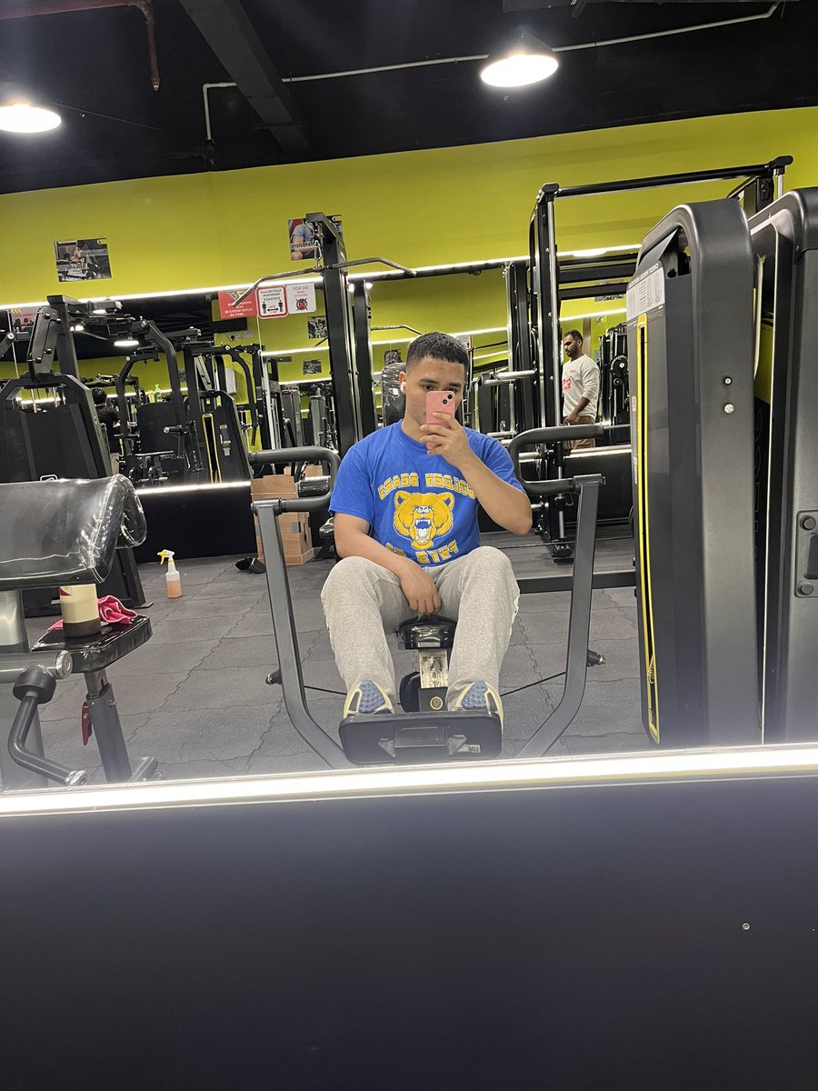 clarky1827's tweet photo. Late night workout #Dubai 🇦🇪 https://t.co/RauLz6Iz3O