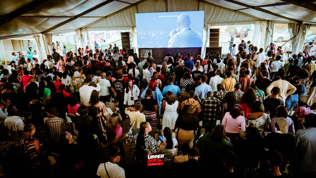 outpouring_live's tweet photo. OVERFLOW!!!!

God is here and we know it.

#UpperRoom
#DunsinOyekan
#Intimacy
#Abuja
#MarchEdition https://t.co/fA8rYJsPDy