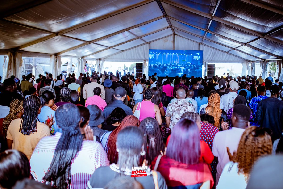 outpouring_live's tweet photo. OVERFLOW!!!!

God is here and we know it.

#UpperRoom
#DunsinOyekan
#Intimacy
#Abuja
#MarchEdition https://t.co/fA8rYJsPDy
