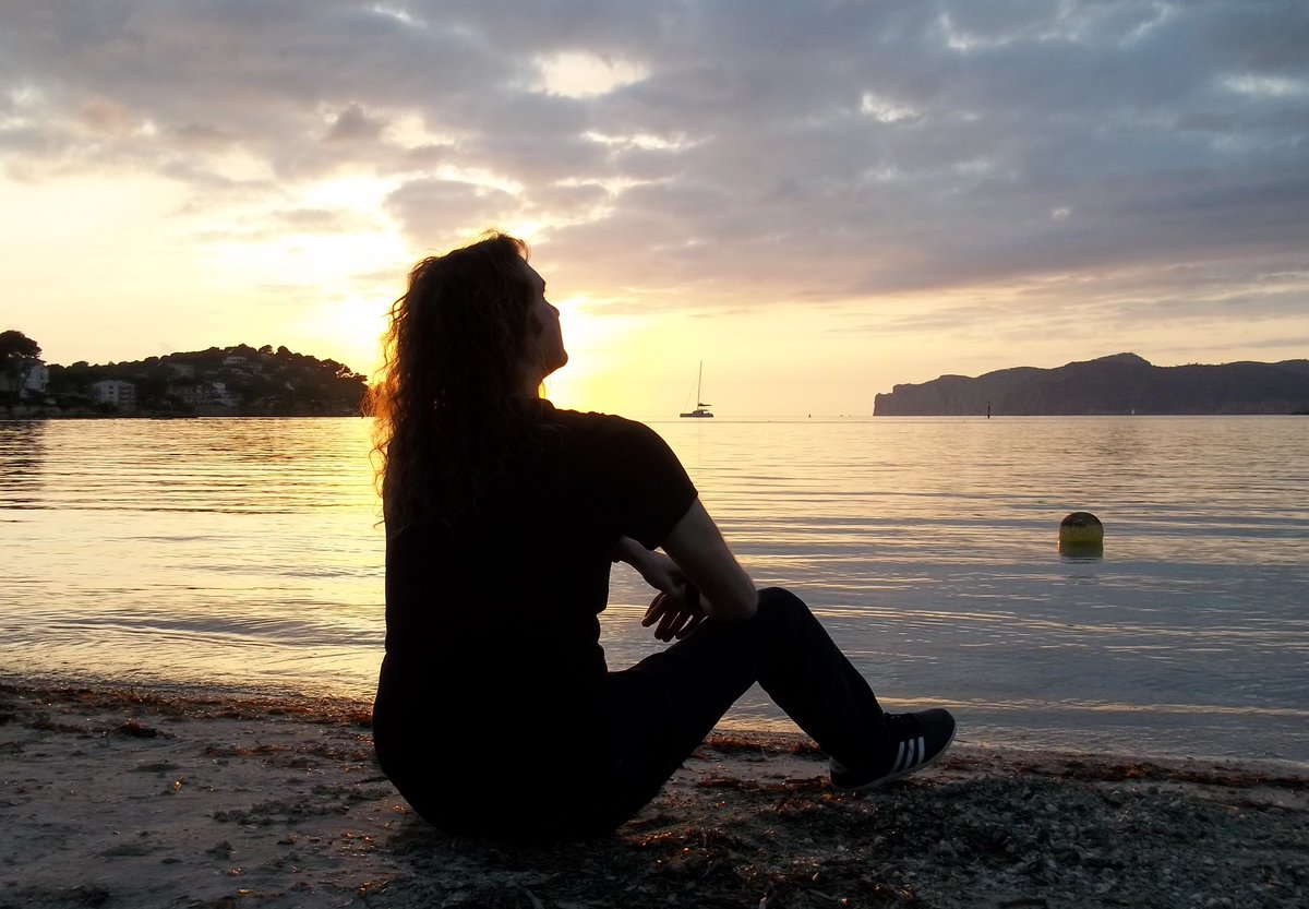 ThomasBartels83's tweet photo. Abendlicher Strand Gruuuuuuuuuuuuß aus #Mallorca 🌅🌴😊📸⛵️🏝️
#ThomasBartels #MetalThom #Mallorca2026 #Sundowns #Sundown #Beautiful https://t.co/A8xj0BBn7h