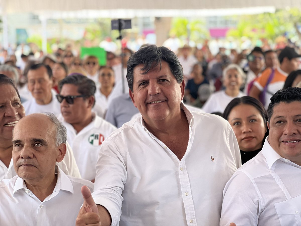 AleBravoAb's tweet photo. Celebramos en Iguala el 97 aniversarios del PRI, con la toma de protesta del Comité Municipal, Presidentes Secciónales y nuevos afiliados. En Guerrero hay priísmo y en Iguala estamos más fuertes que nunca. https://t.co/jY2bsKFNtd