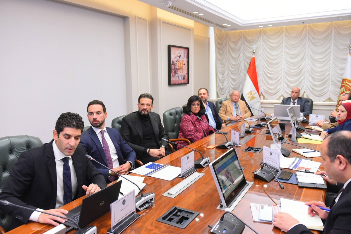 نفخر في شغلني بالمشاركة في لقاء مثمر مع معالي وزير العمل حسن رداد، بحضور المهندس نجيب ساويرس وعمر خليفة رئيس المجلس الإدارة، وعدد من مساهمين الرئيسيين في شغلني، لبحث آليات التعاون في التدريب والتشغيل وتوفير فرص العمل للشباب.
 
<a href="/NaguibSawiris/">Naguib Sawiris</a> 
<a href="/SawirisFSD/">Sawiris Foundation For Social Development</a>
<a href="/OmarKhalifa84/">Omar Khalifa</a>