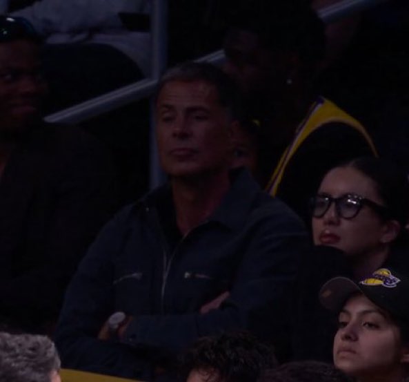 Lakers Lead tweet media