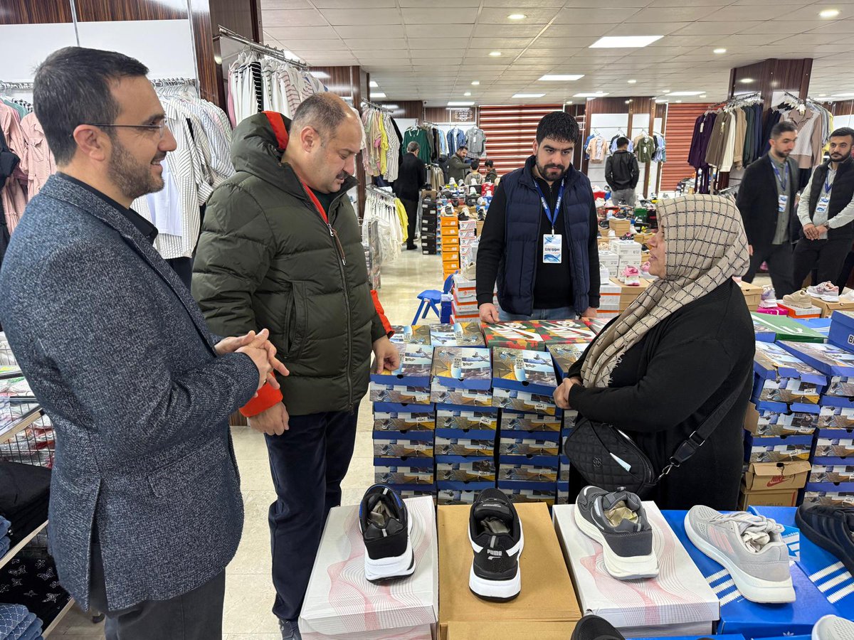 AYISIGIM6363's tweet photo. Şanlıurfa Büyükşehir Belediye başkanımız sayın Mehmet Kasım Gülpınar giyim programını derneğimizi ziyaret ederek yerinde inceledi. https://t.co/KeuwW93tgU
