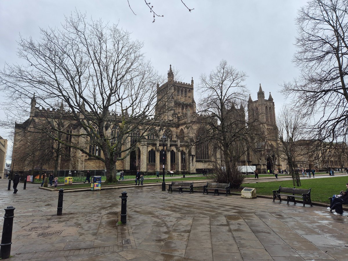 TheHistoryMouse's tweet image. Mouse likes things small so she definitely out of her comfort zone. Big city. Big cathedral. Welcome to the Cathedral of the Holy and Undivided Trinity in Bristol. Drab day. Drab exterior but wait until you see the interior #HolyTrinityBristol #Bristol #ScamperUpTheSomersetAvon