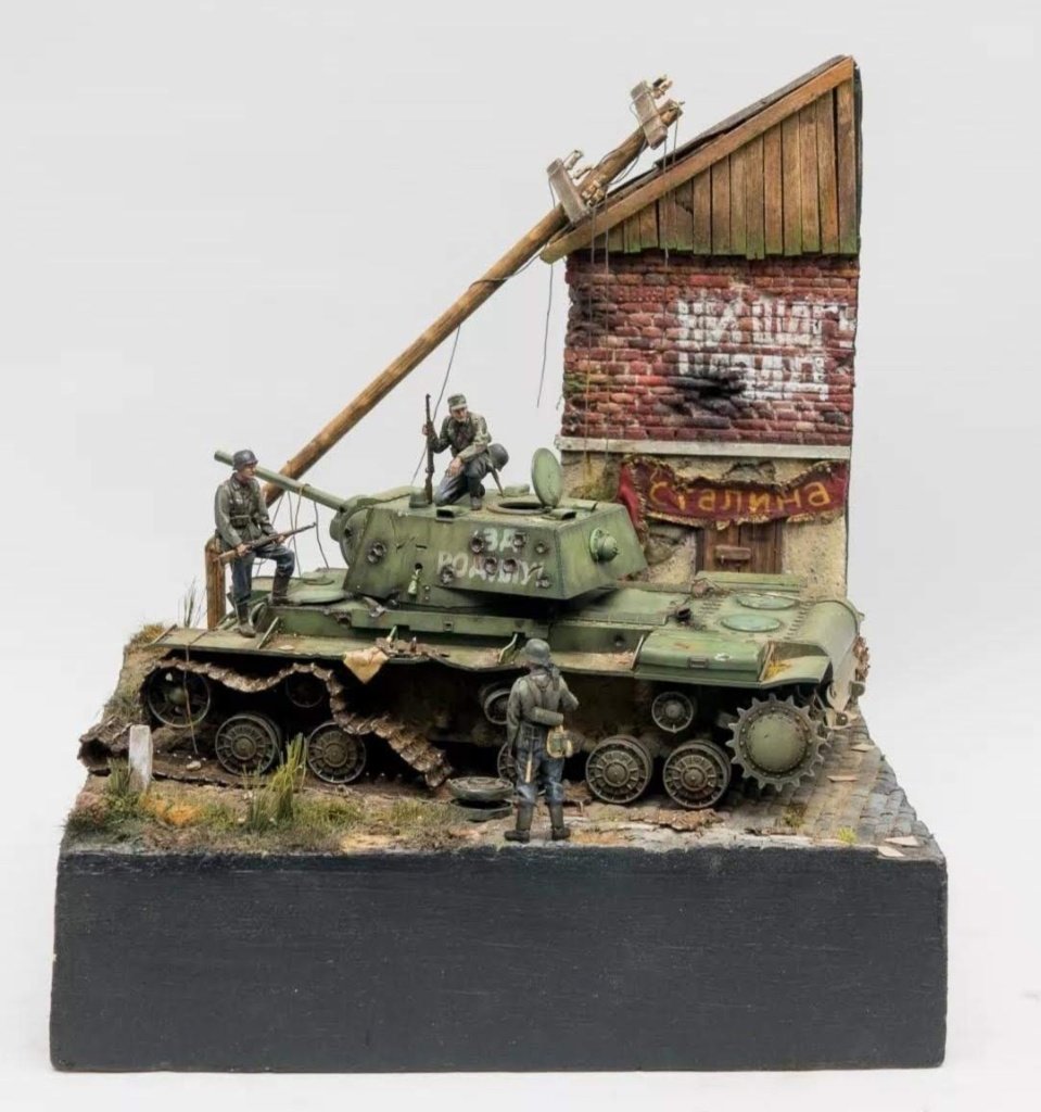 Simon (@redfivemodels on Bluesky) tweet media